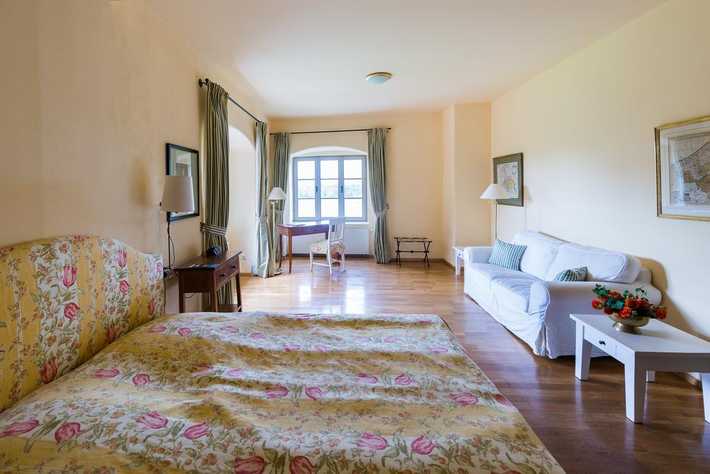 Hotel Schloss & Gut Ulrichshusen 객실 사진